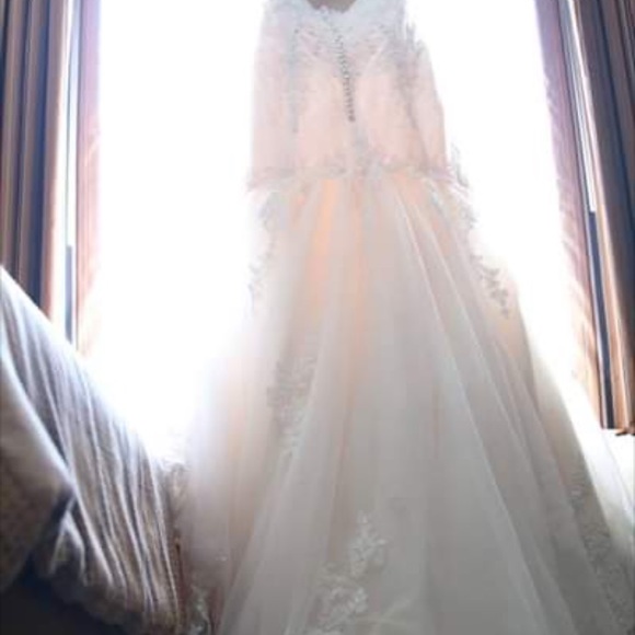 Wedding Dress!!! - Picture 2 of 8